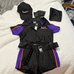 FedEx or “Fav Ex” 🤪 costume